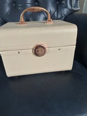 Cream Top-Handle Make-Up Case with Rose Gold Hardware